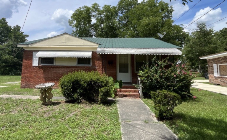 907 Strawberry Street